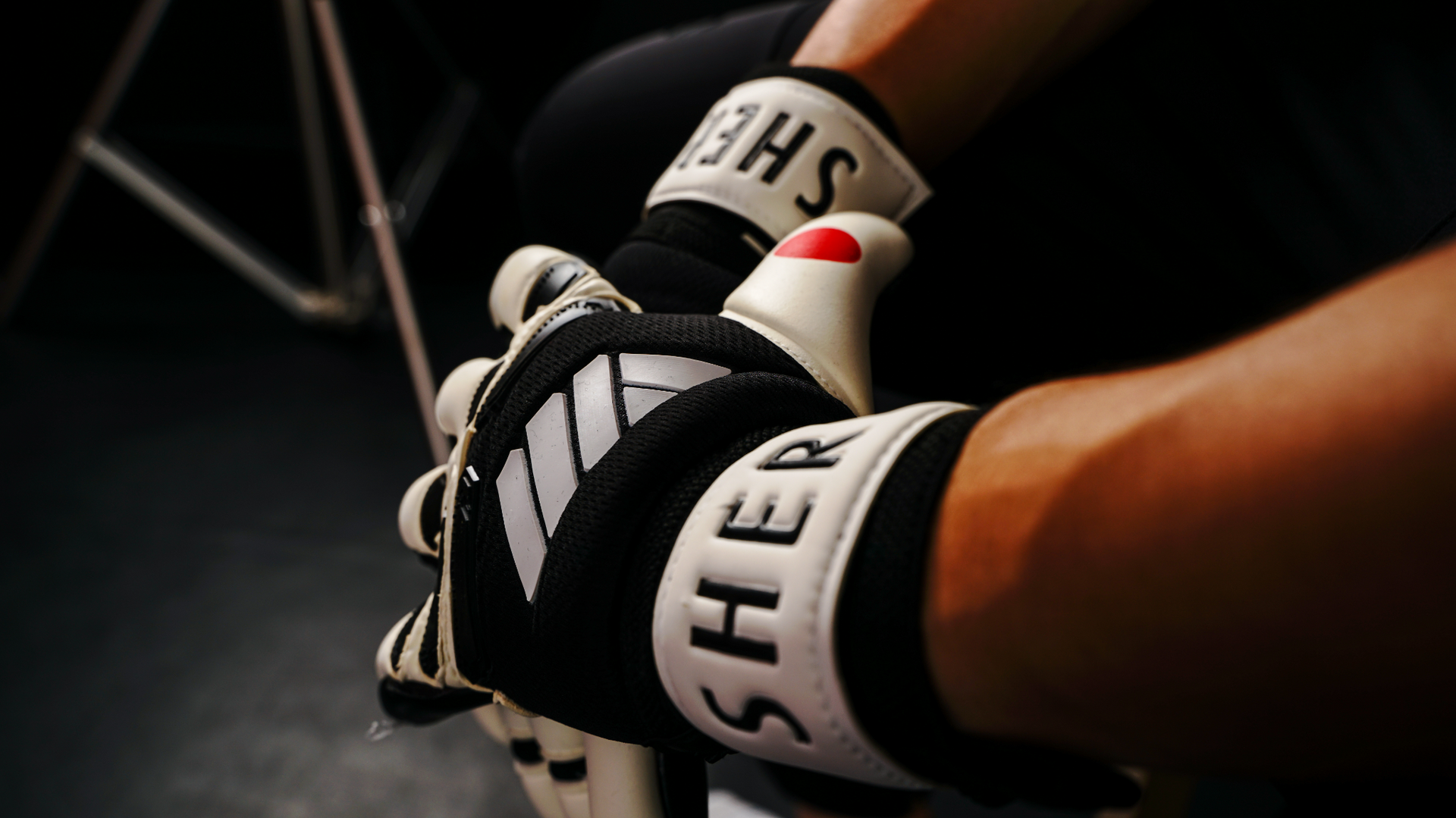 ENGINE (white × black) – SHERPA